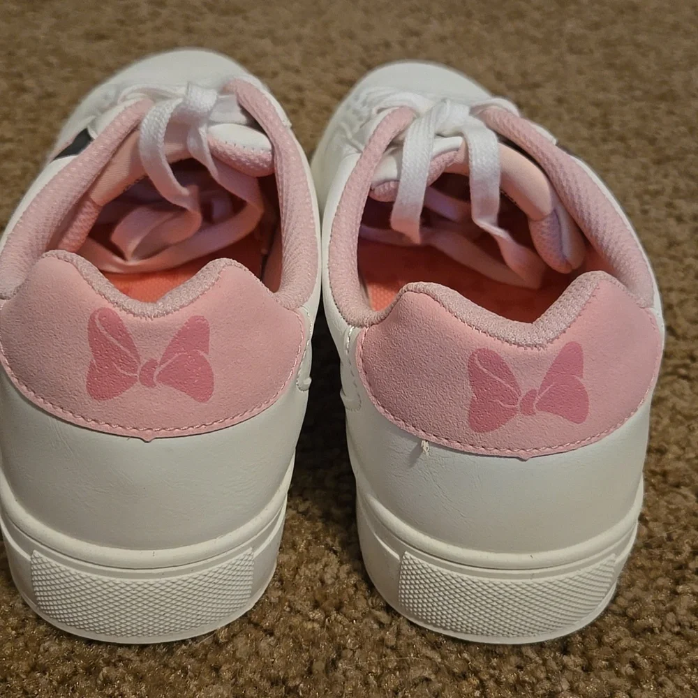 Women's Disney Minnie Mouse Sneakers Size 9 NWOT - Picture 2 of 7